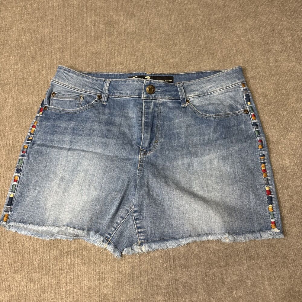 Seven7 Shorts Sz 12 Light Wash‎ Weekend Short Women Denim Raw Hem Embroidered